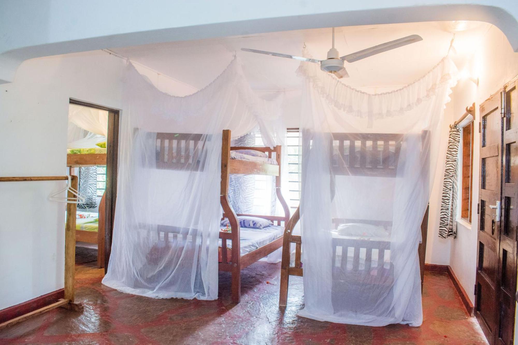 Kijani Cottages In Diani Диани-Бич Экстерьер фото