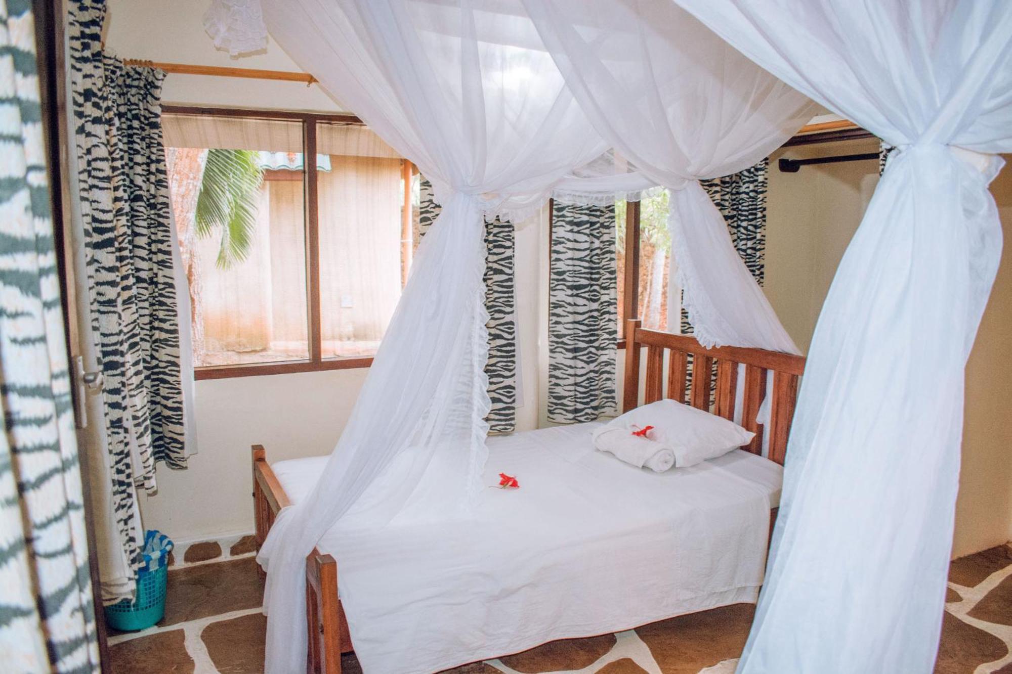 Kijani Cottages In Diani Диани-Бич Экстерьер фото