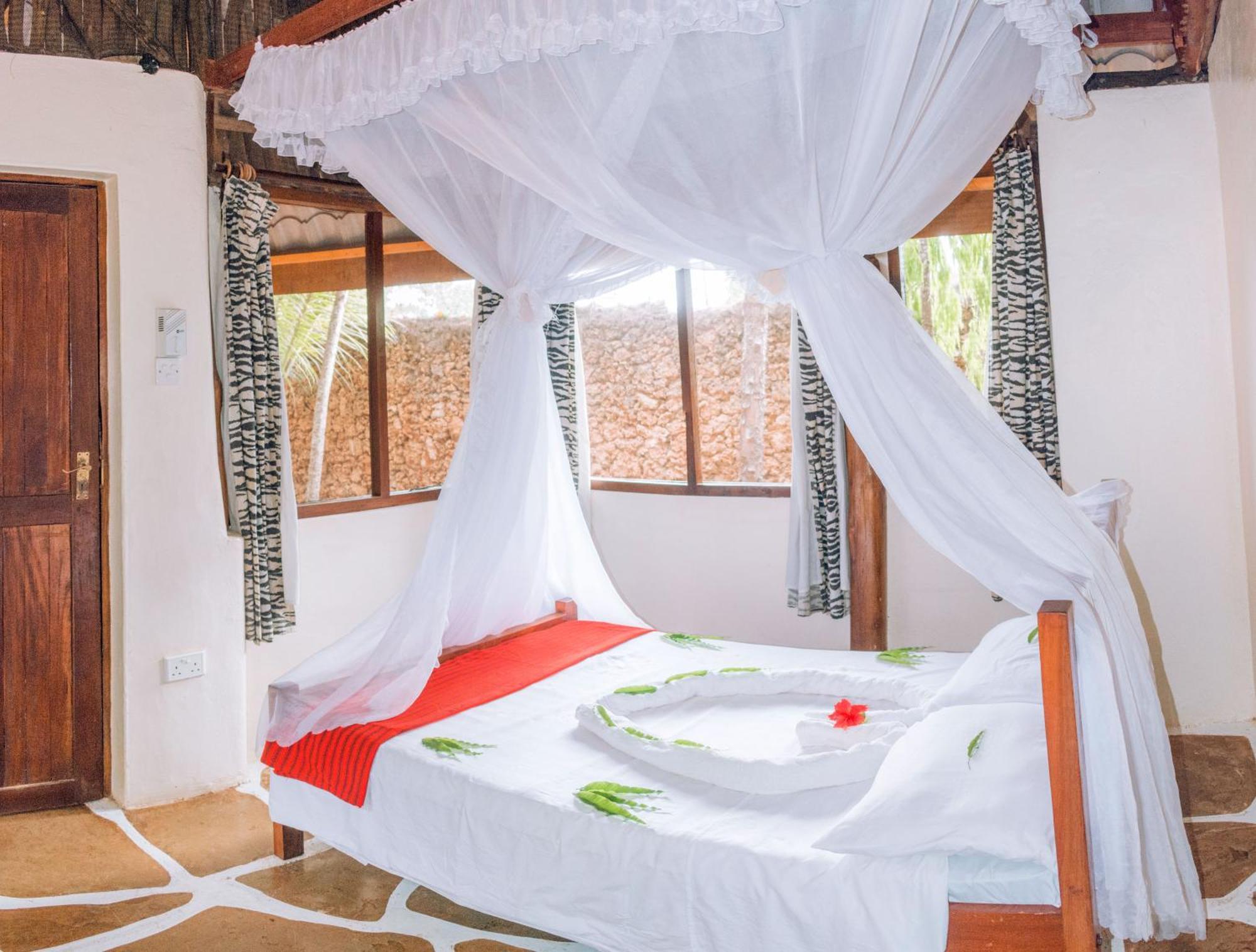 Kijani Cottages In Diani Диани-Бич Экстерьер фото