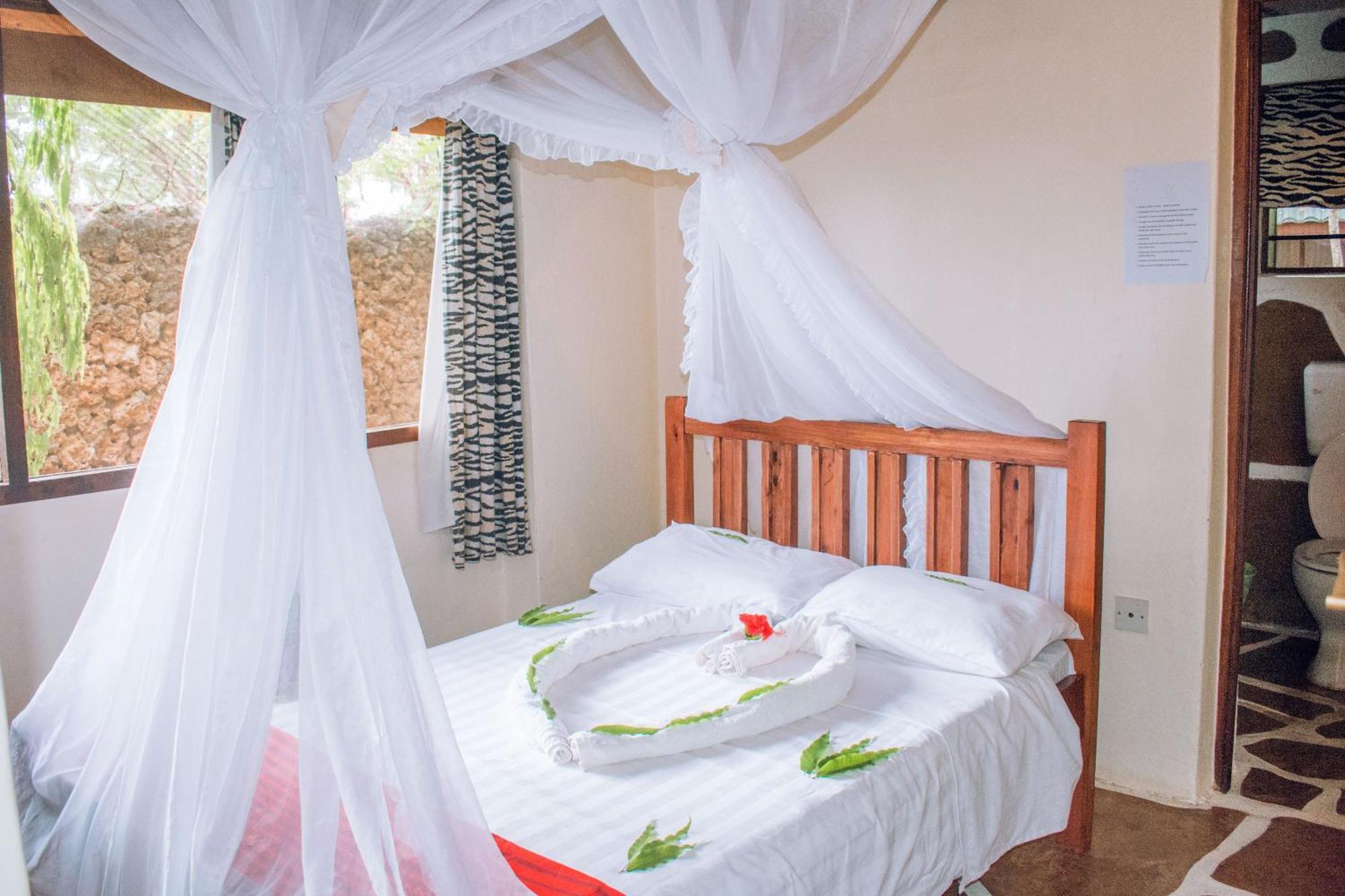 Kijani Cottages In Diani Диани-Бич Экстерьер фото