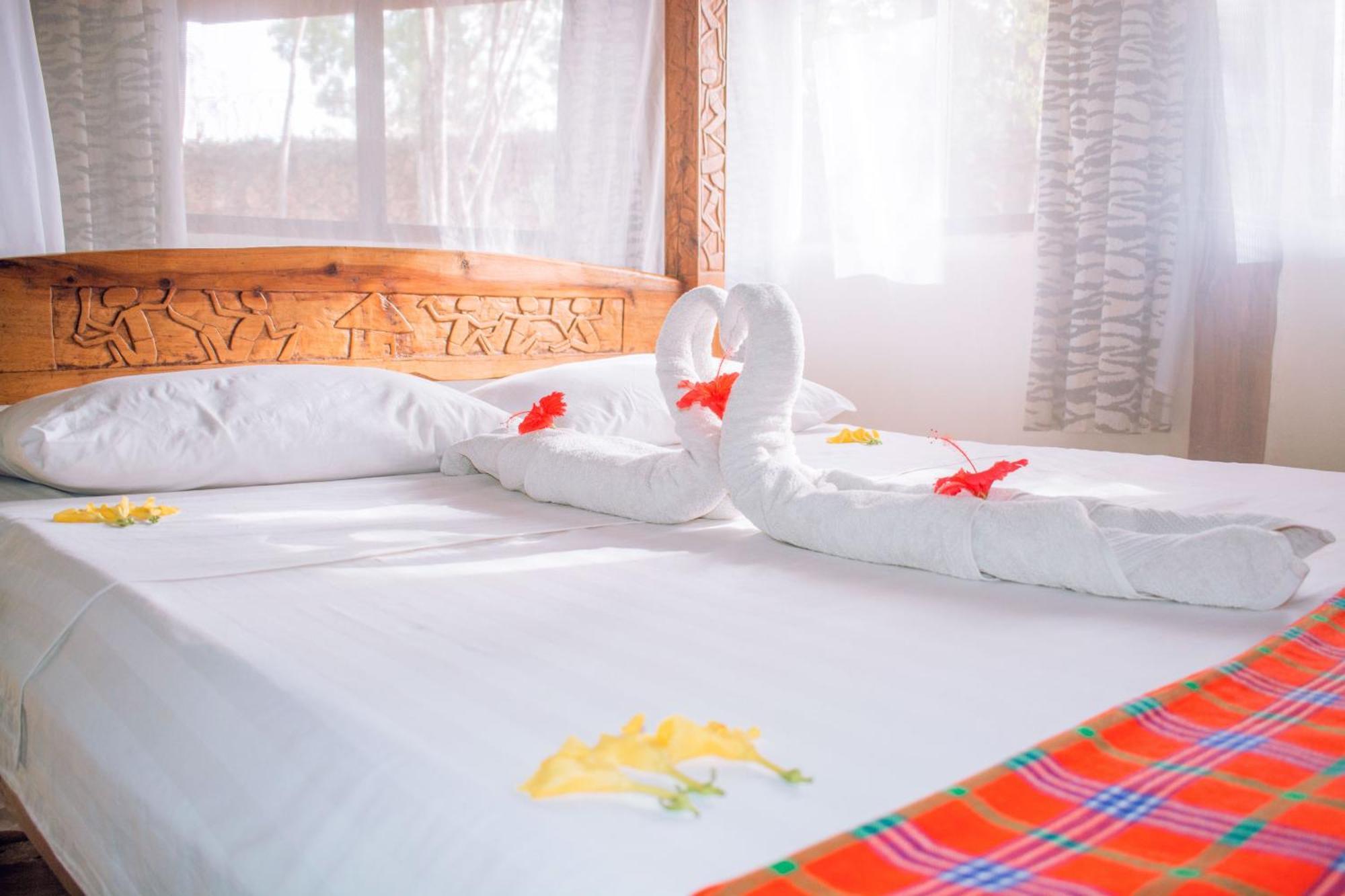 Kijani Cottages In Diani Диани-Бич Экстерьер фото